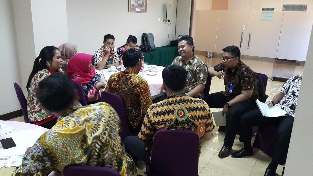 Sesi group coaching RECON dengan peserta berdiskusi dalam kelompok